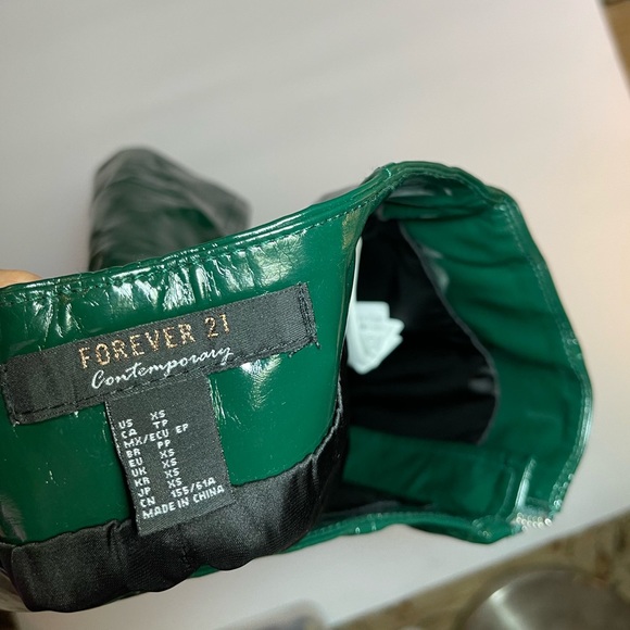 Green Skirt - Picture 3 of 4